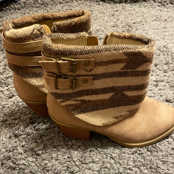 Cute Fall Time Booties - Picture 3 of 5